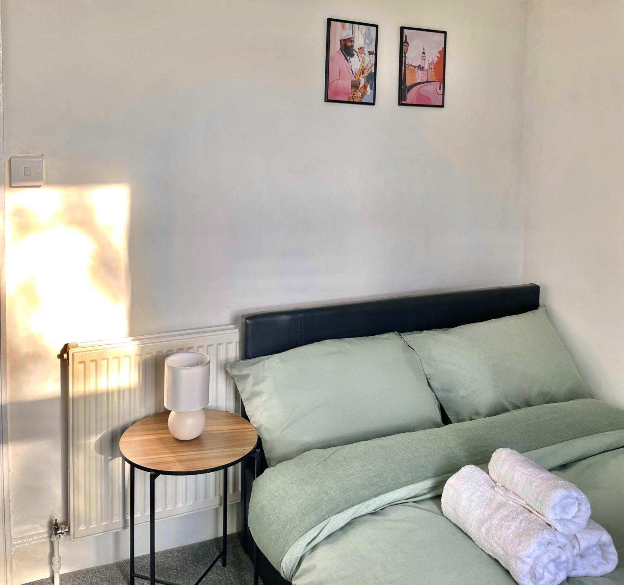 Cosy Double Rooms A Stones Throw From Wembley Stadium London Room photo